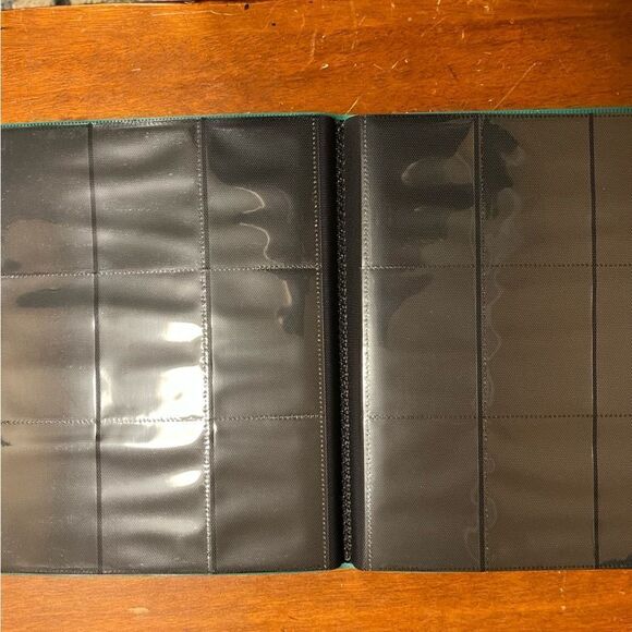 NEW Cardguard Card Folio Holds 360 Trading Cards, Rigid Cover w/ Elastic Closure - Picture 4 of 7